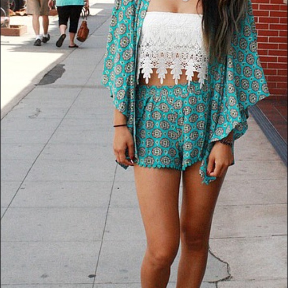 Mika & Gala LF Blue Floral Flowy Shorts